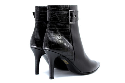 μποτακια μαυρα με λεπτό τακούνι