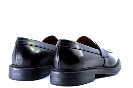 Ανδρικά μαύρα loafers Frau