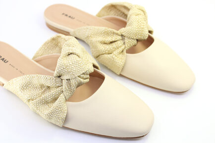 δερμάτινα μπεζ φλατ σανδάλια FRAU