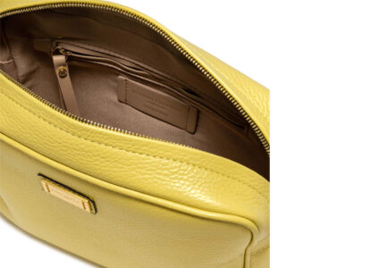 δερμάτινη κίτρινη τσάντα ώμου GIANNI CHIARINI Alyssa