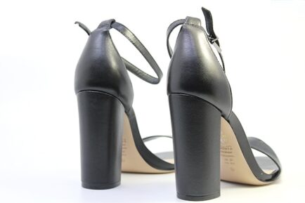 SCHUTZ μαύρα πέδιλα