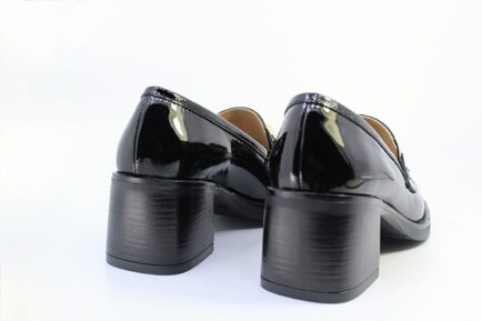 γυναικεία ΛΟΥΣΤΡΙΝΙ ΔΕΡΜΑΤΙΝΑ ΜΟΚΑΣΙΝΙΑ μαύρα