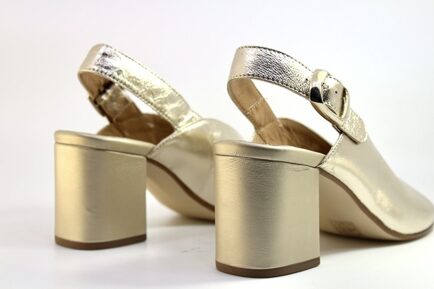 χρυσά πέδιλα με χοντρό τακουνι paola ferri