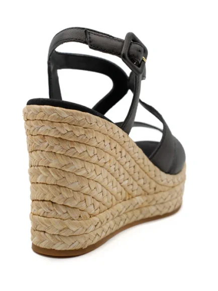 ψηλοτάκουνες μαύρες δερμάτινες πλατφόρμες