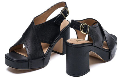 janet janet δερμάτινα μαύρα πεδιλα με φιάπα